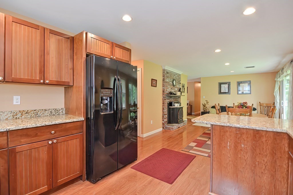 73 Clarence Road Bellingham, MA 02019 - Photo 9 of 37 Gallery Image 9