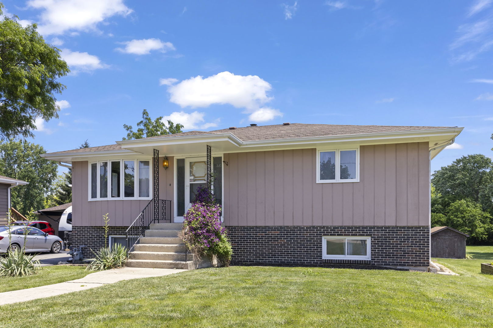 565 4th Street Lemont, IL 60439 - Photo 2 of 28