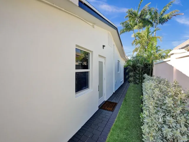 $12,000 | 913 South Lakeside Place, Lantana, FL 33462