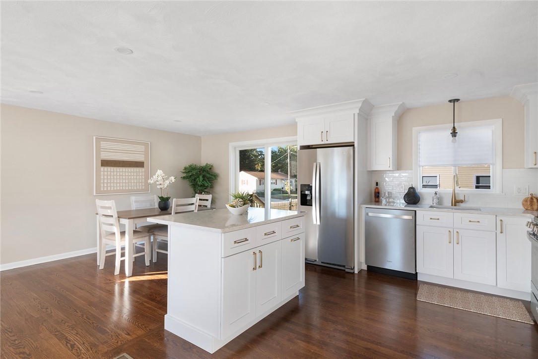 95 Kerri Lyn Road Warwick, RI 02889 - Photo 2 of 28