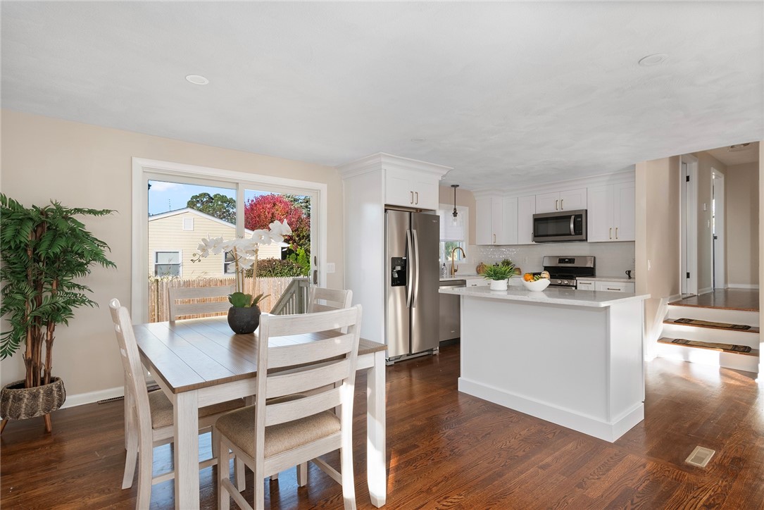95 Kerri Lyn Road Warwick, RI 02889 - Photo 3 of 28
