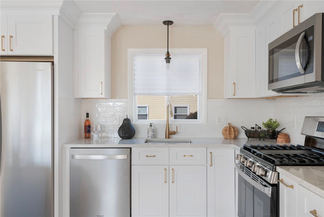 95 Kerri Lyn Road Warwick, RI 02889 - Photo 4 of 28