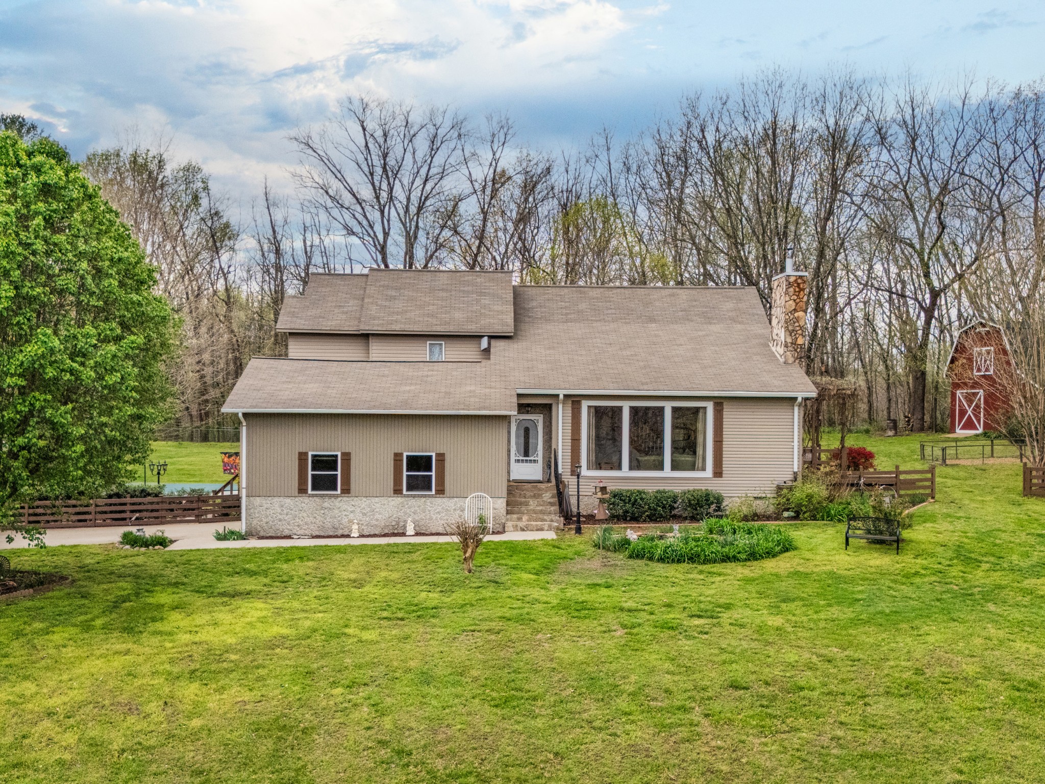 300 Wright Road Prospect, TN 38477 - Photo 2 of 65 a front view of house with yard and green space