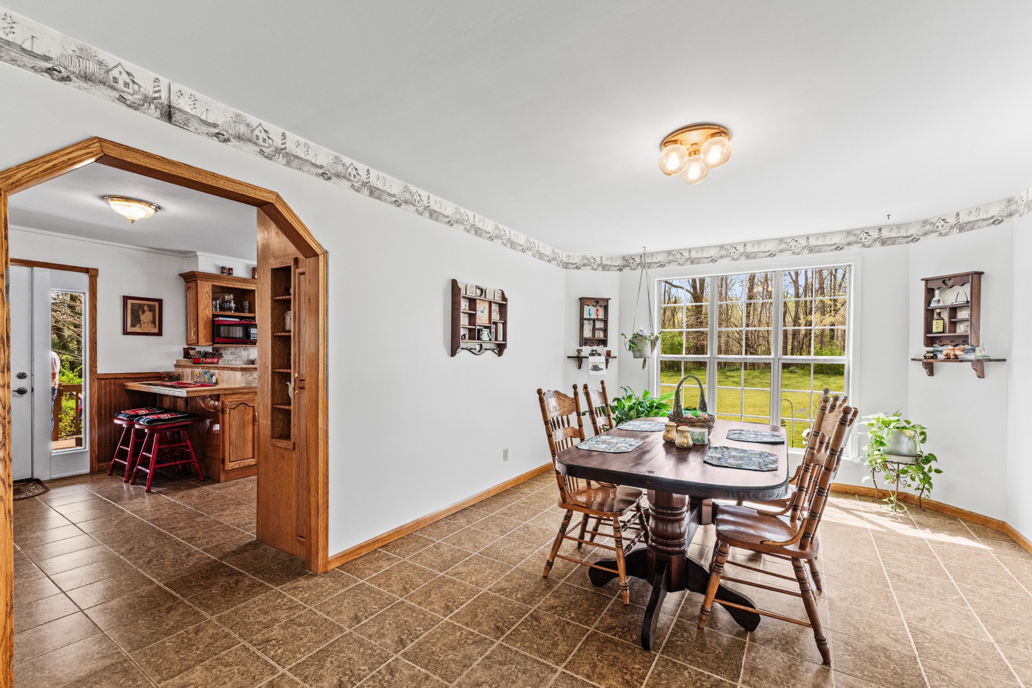 300 Wright Road Prospect, TN 38477 - Photo 34 of 65 a view of a dining room with furniture and a potted plant