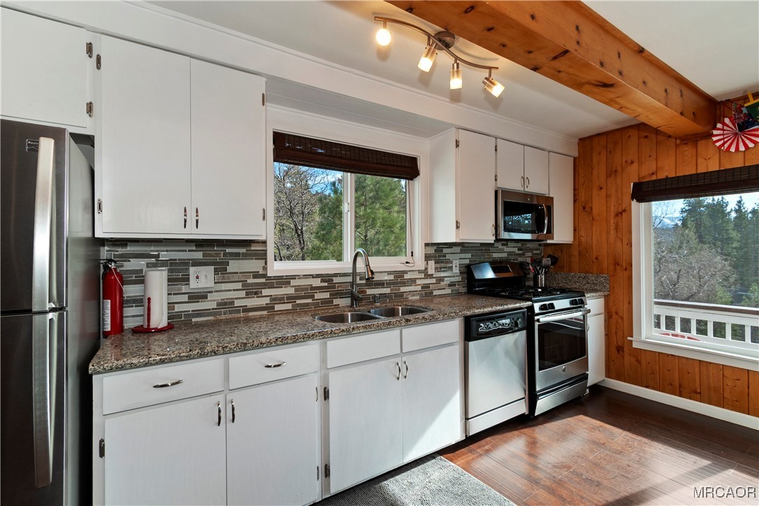 39676 Oakglen Road Fawnskin, CA 92333 - Photo 14 of 36