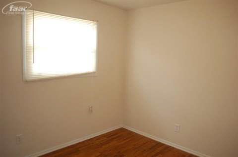 1147 South Genesee Road Burton, MI 48509 - Photo 15 of 19 20397791-14.JPG