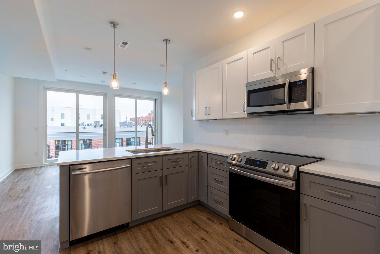 304-8 Master Street, Unit 9 Philadelphia, PA 19122 - Photo 4 of 24