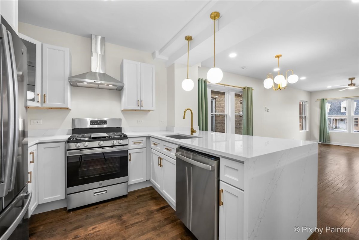 2922 North Kilpatrick Avenue Chicago, IL 60641 - Photo 3 of 32