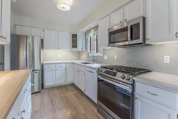 $439,900 | 396 Berkshire Drive, Saline, MI 48176