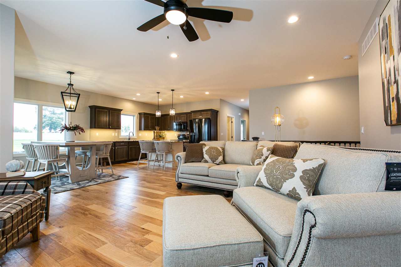 1492 Autumn Ridge Lane Dubuque, IA 52003 - Photo 9 of 25 Gallery Image 9