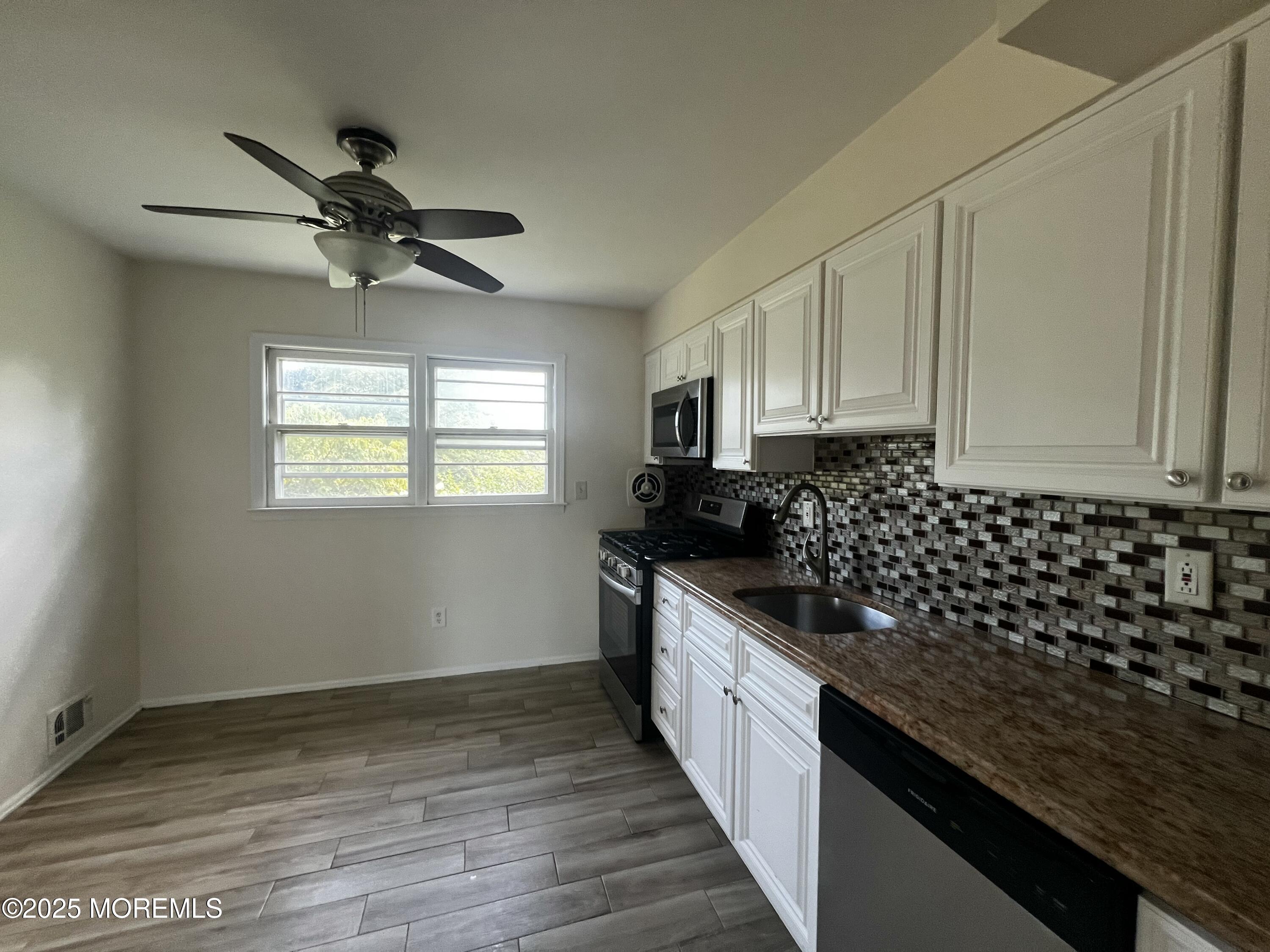 316 Spring Street, Unit UPPR Red Bank, NJ 07701 - Photo 3 of 12 IMG_0069