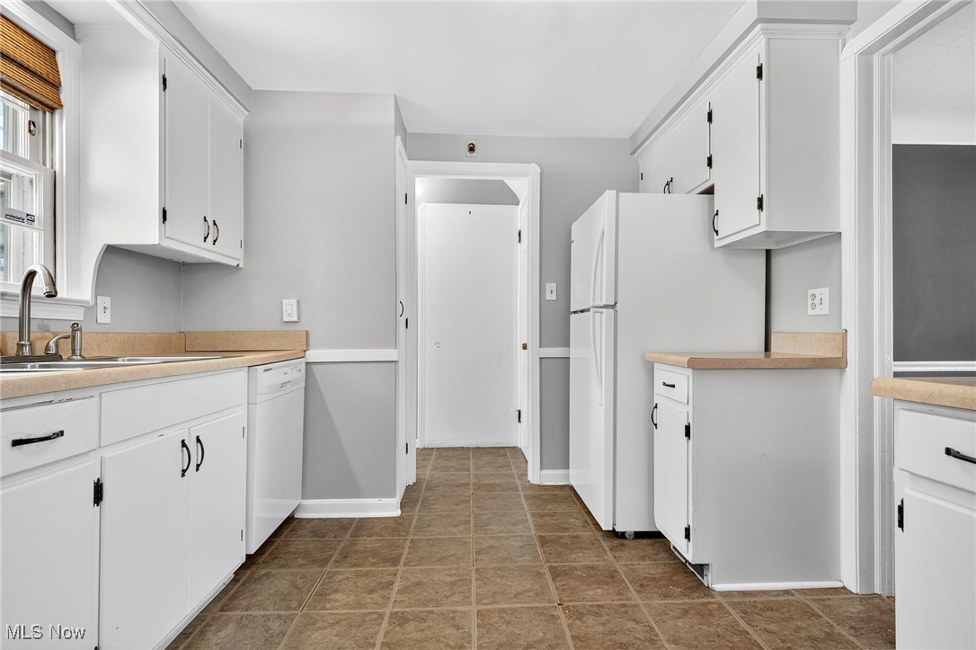 1078 Winston Road Cleveland, OH 44121 - Photo 13 of 47