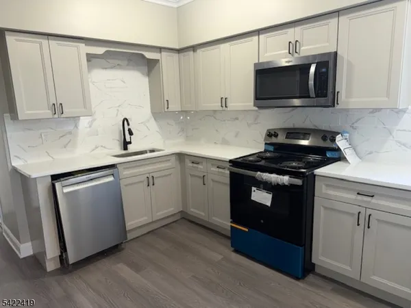 $2,575 | 9 Cedar Street, Garwood, NJ 07027