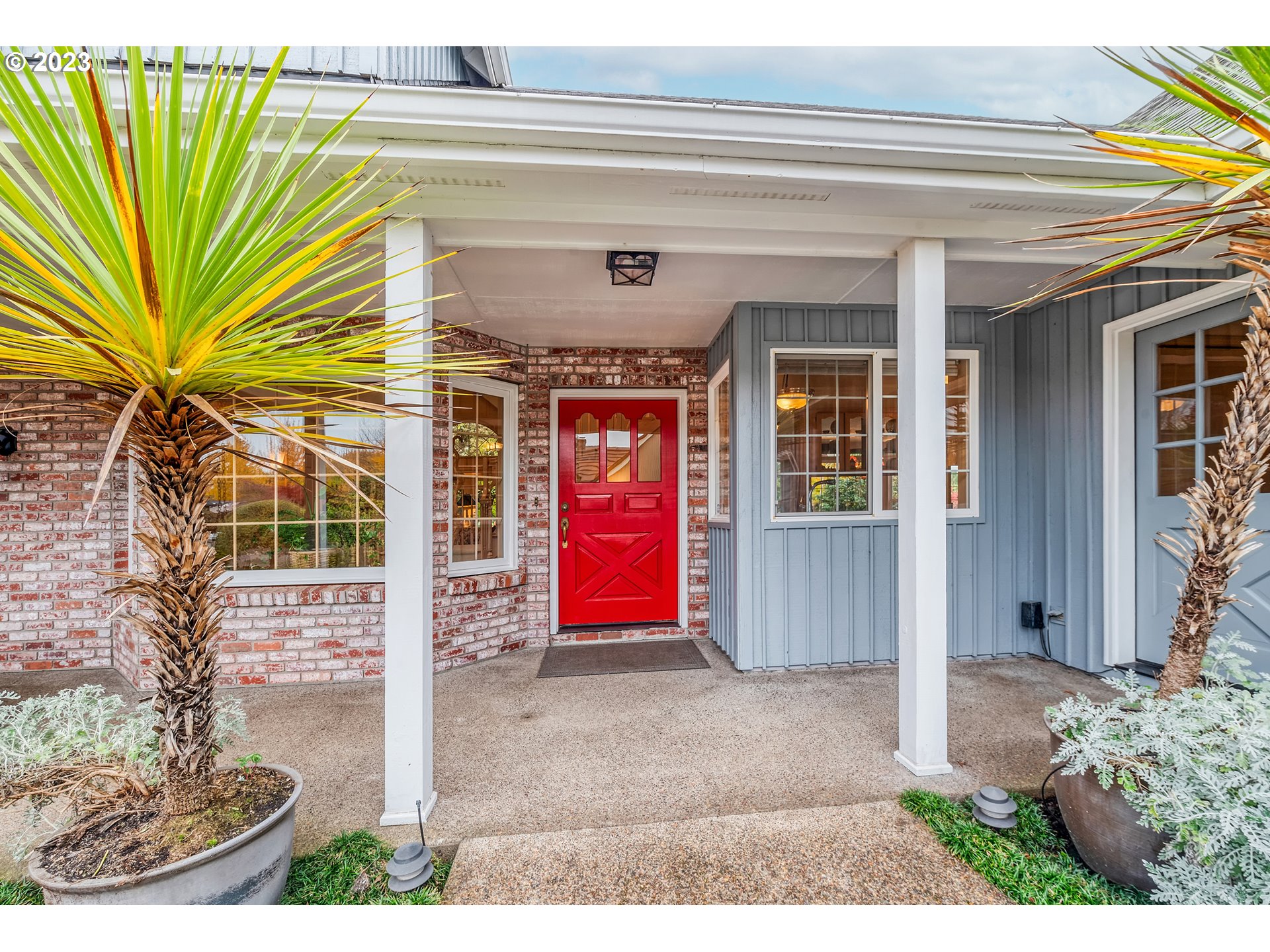 849 Fairway View Drive Eugene, OR 97401 - Photo 45 of 47 a front view of a house with a garage