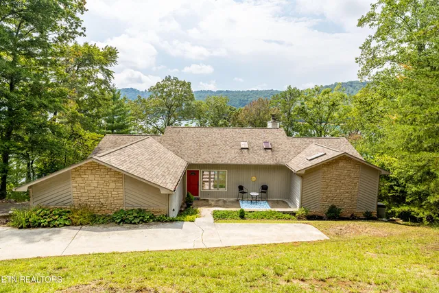 $1,299,999 | 1691 Cove Pointe Road, La Follette, TN 37766