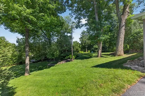 $1,349,000 | 13 Berkshire Drive, St. Louis, MO 63117