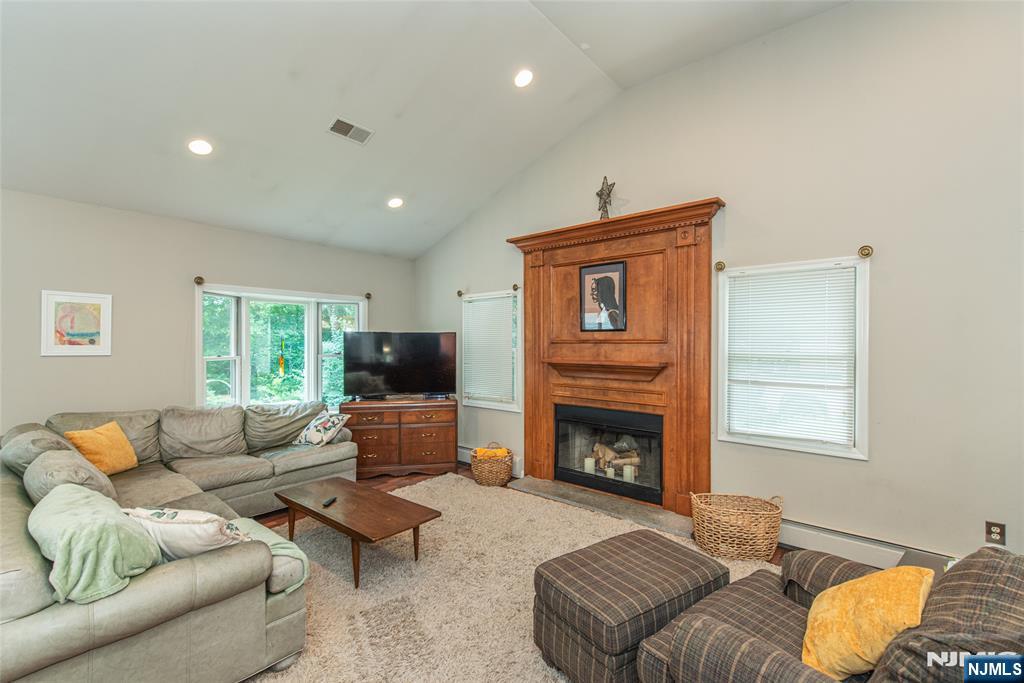 101 Rolling Ridge Road West Milford, NJ 07480 - Photo 6 of 33