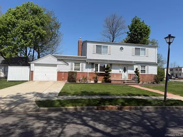 $4,950 | 42 Rhodes Drive, New Hyde Park, NY 11040