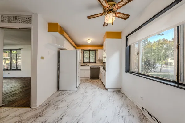 $2,800 | 2531 West Howard Street, Unit A, Chicago, IL 60645
