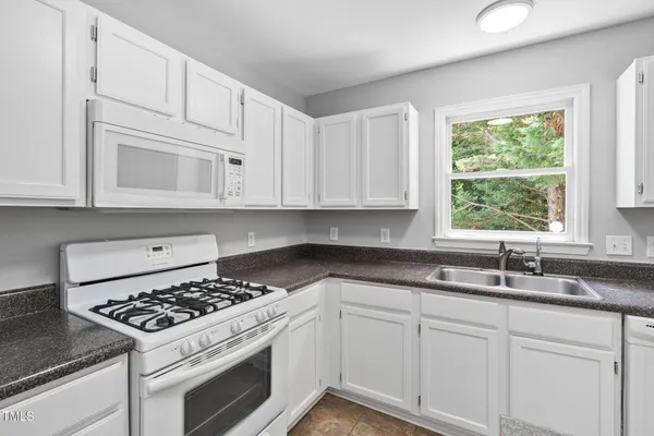 $1,850 | 2912 Enson Place, Raleigh, NC 27603