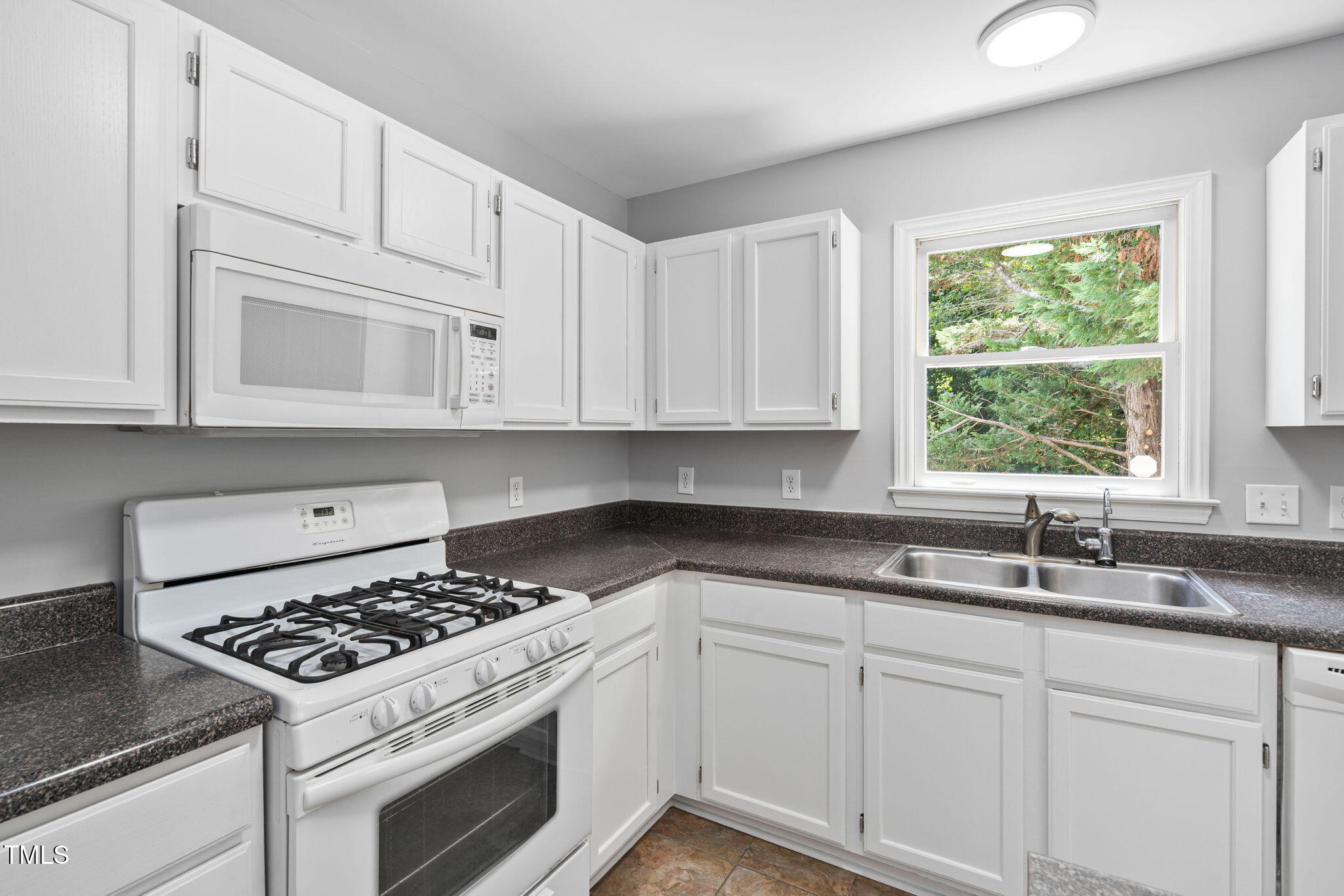 2912 Enson Place Raleigh, NC 27603 - Photo 5 of 47 Kitchen