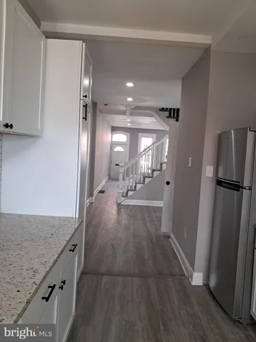 a view of entryway with kitchen