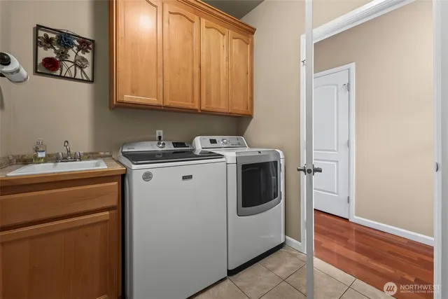 $1,125,000 | 805 293rd Street East, Roy, WA 98580