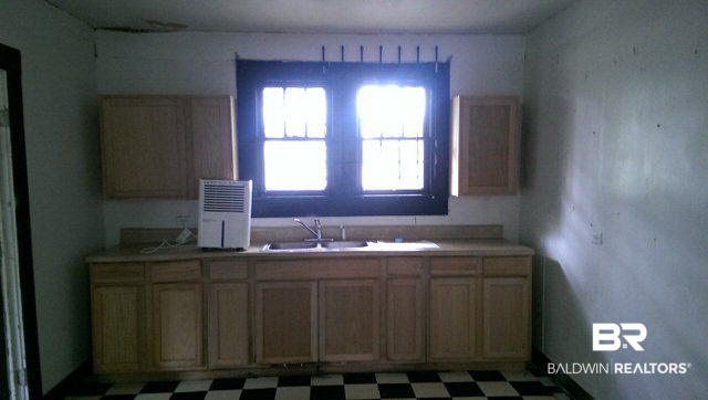 209 Ogden Avenue Mobile, AL 36607 - Photo 3 of 12