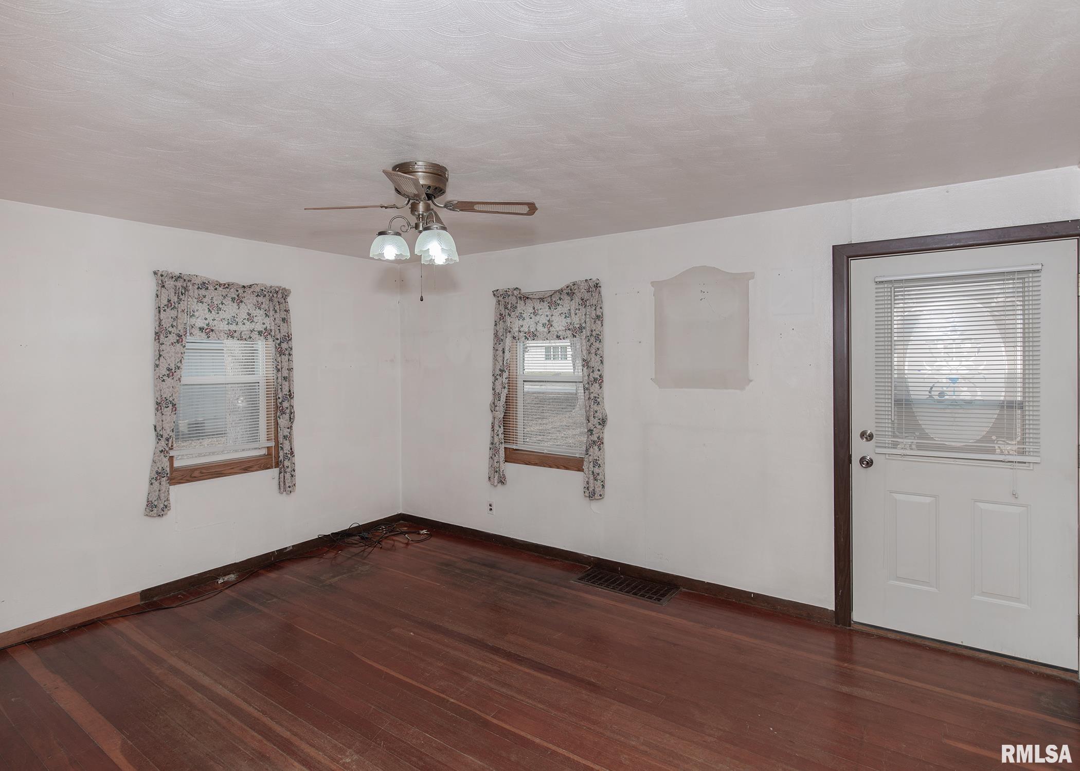 1029 Chestnut Street Buffalo, IA 52728 - Photo 8 of 19 Gallery Image 8