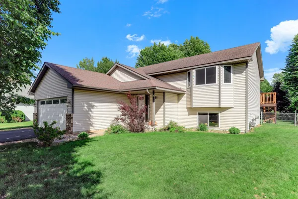 $369,900 | 25719 Freeport Avenue, Wyoming, MN 55092