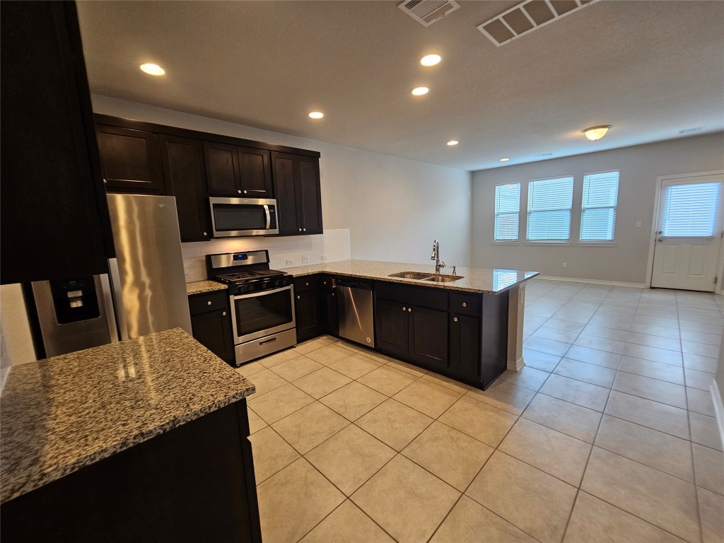 1721 Artesian Spgs Crossing Leander, TX 78641 - Photo 7 of 40