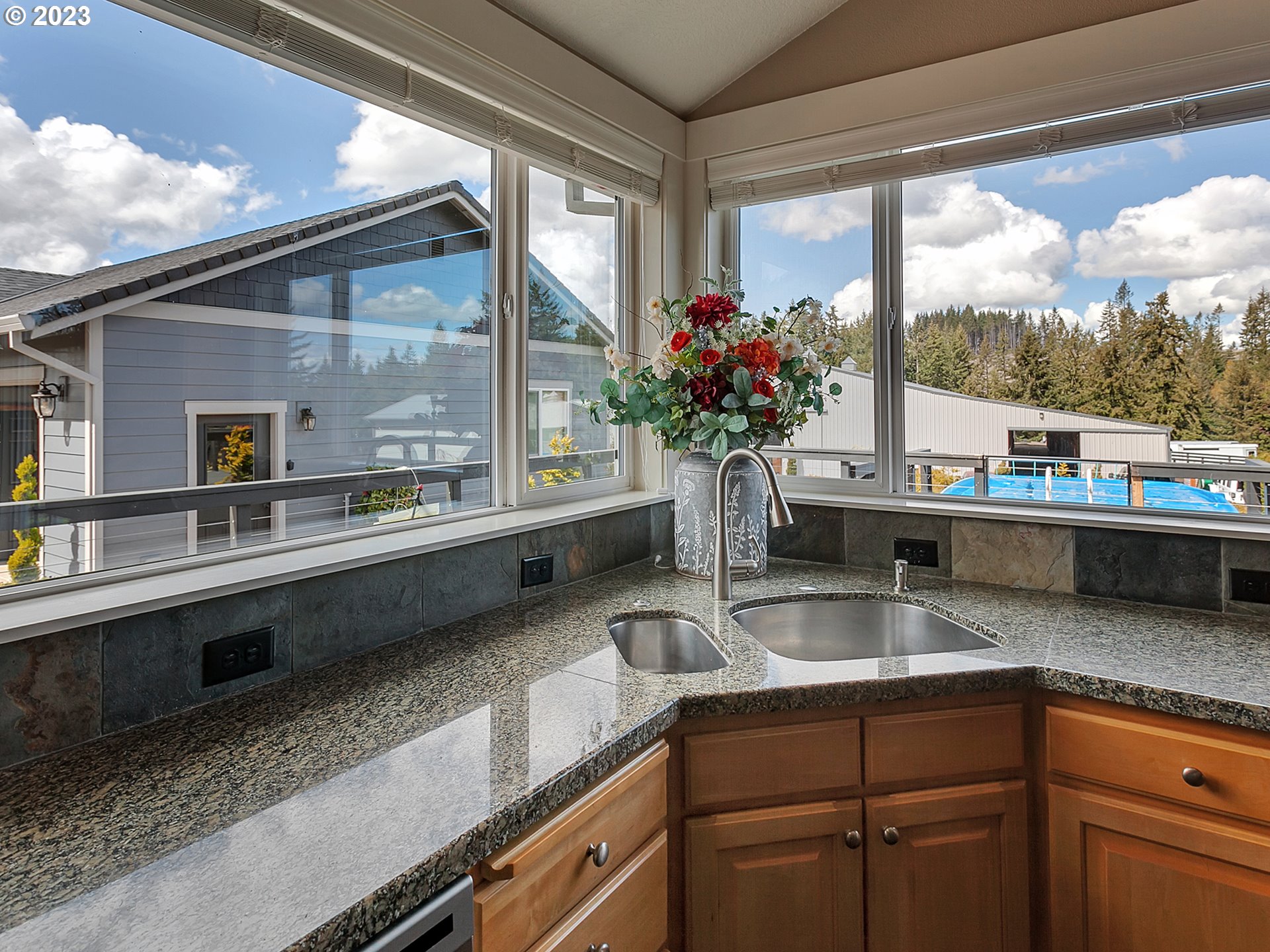 21285 South Lower Highland Road Beavercreek, OR 97004 - Photo 8 of 48 Gallery Image 8