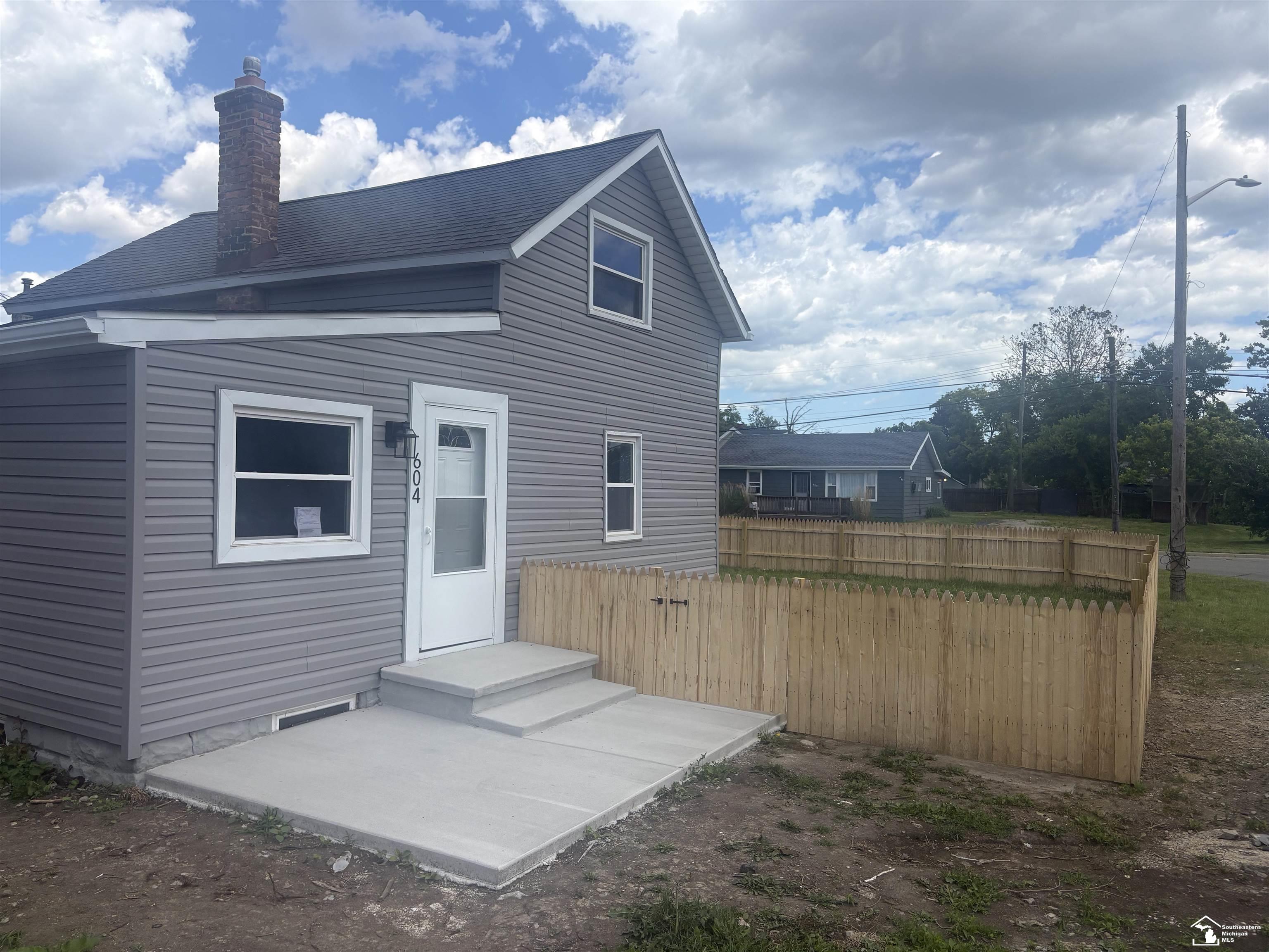 604 10th Street Monroe, MI 48161 - Photo 1 of 25