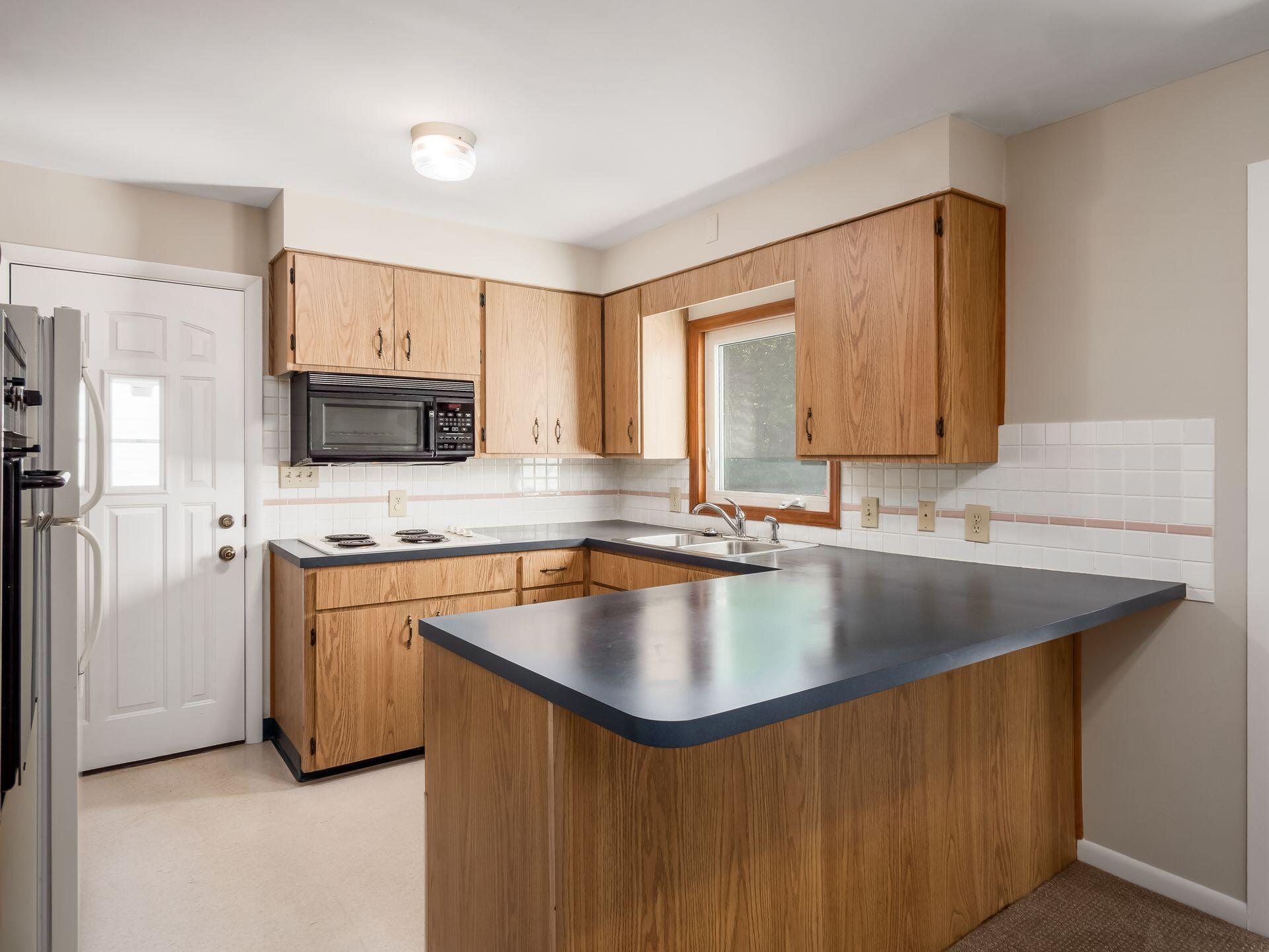 1569 Barrington Road Columbus, OH 43221 - Photo 10 of 43 Kitchen