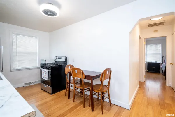 $80,000 | 805 East Fairoaks Avenue, Peoria, IL 61603