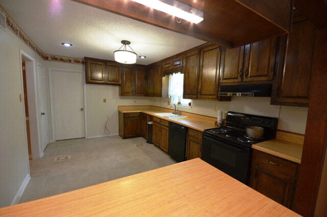 4728 Firestone Drive South Mobile, AL 36609 - Photo 6 of 28