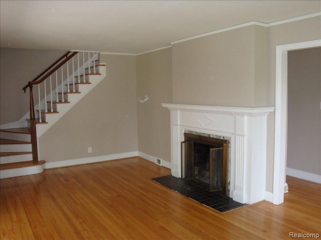 1034 Hampton Road Grosse Pointe, MI 48236 - Photo 6 of 14 Extra Photo - Living Room