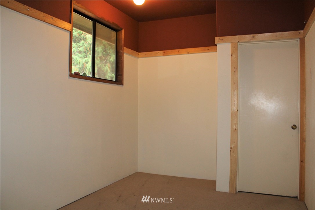 835 West Barrett Road Coupeville, WA 98239 - Photo 12 of 17 Gallery Image 12