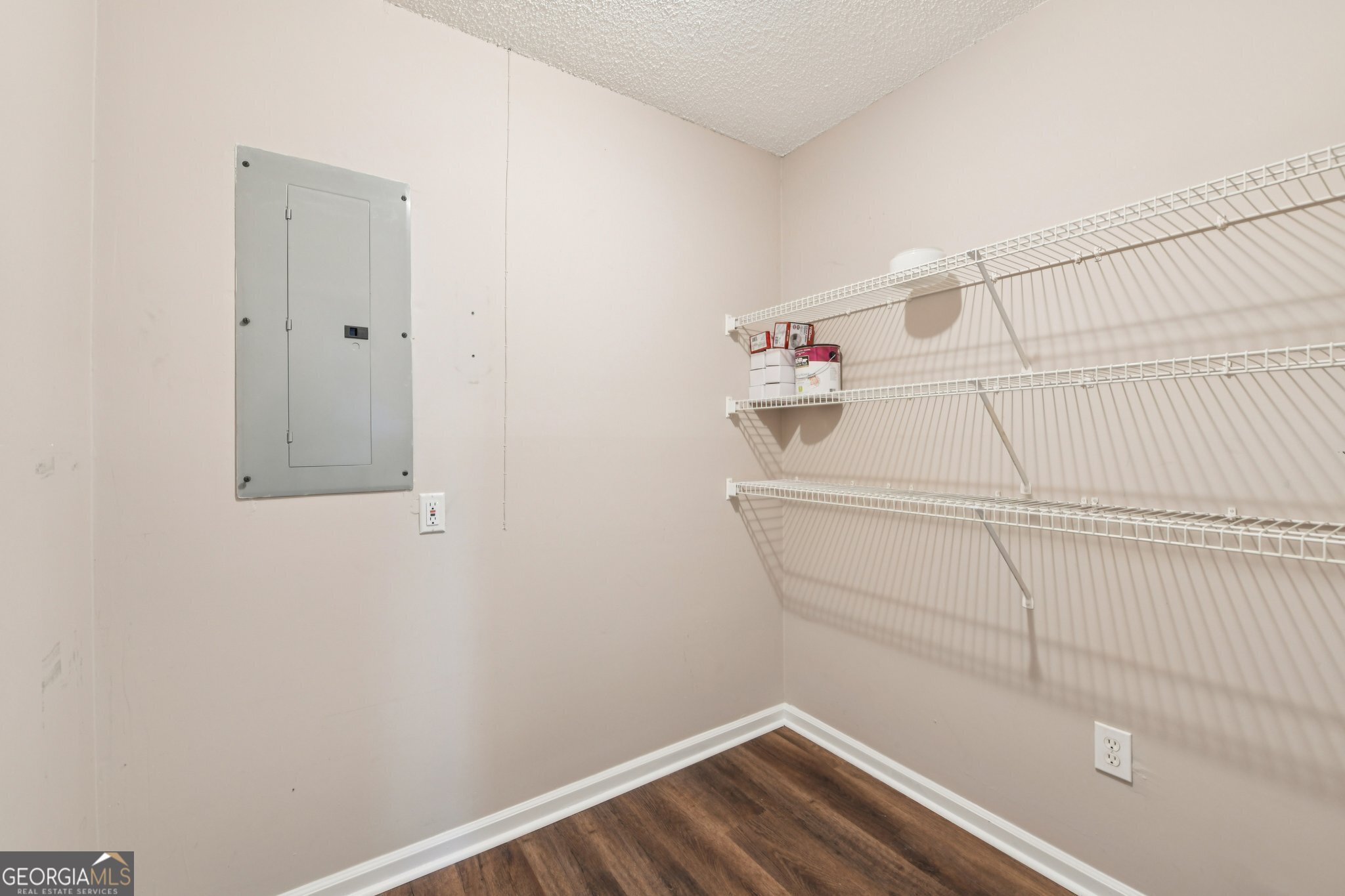 269 Buckingham Court Athens, GA 30607 - Photo 18 of 35 a bathroom with a bathtub