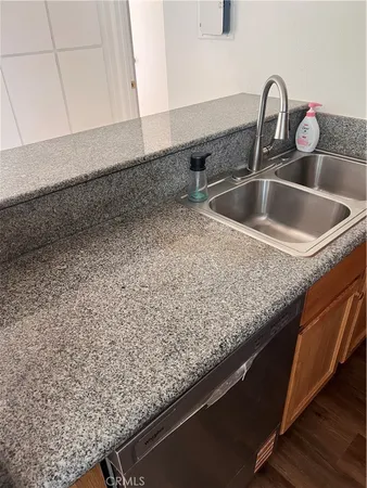 $1,800 | 1720 Peyton Avenue, Unit 8, Burbank, CA 91504