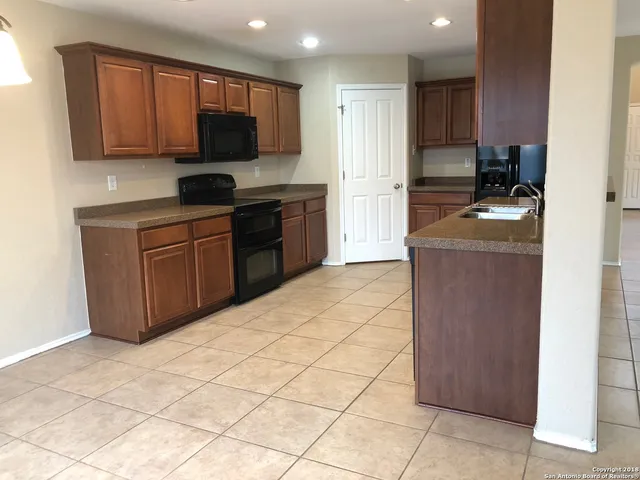 $2,200 | 10404 Branch Crest, San Antonio, TX 78245