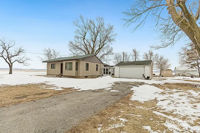 $149,900 | 2373 East 3300 North Road, St. Anne, IL 60964