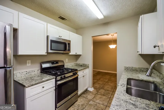 $1,800 | 2050 Downs Place, Lithonia, GA 30058