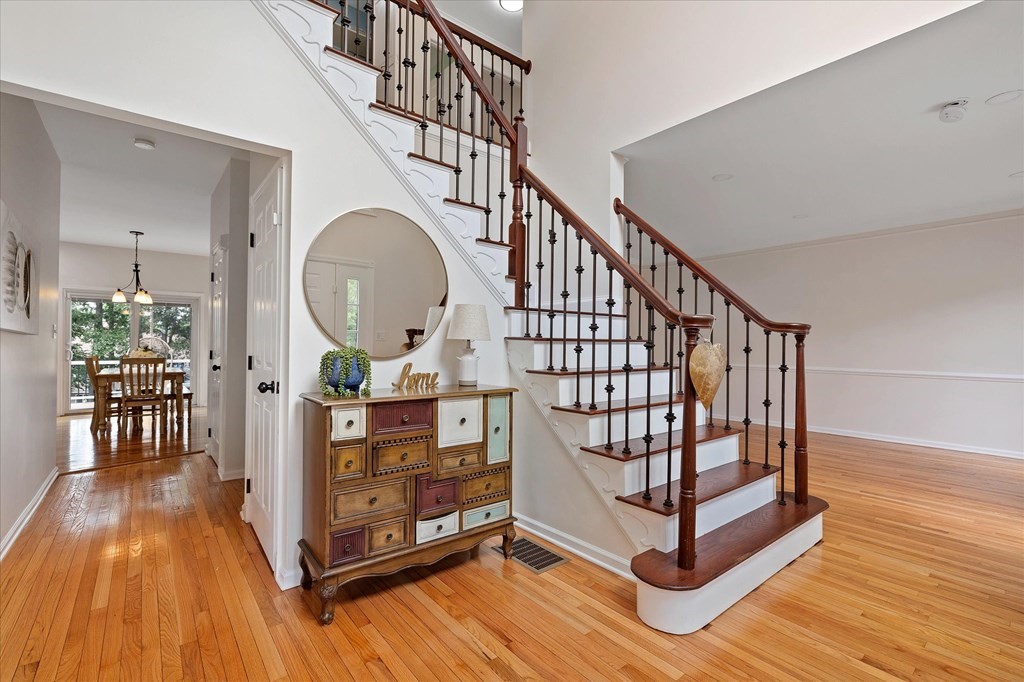 25 Hawthorne Road Shrewsbury, MA 01545 - Photo 4 of 41 Gallery Image 4