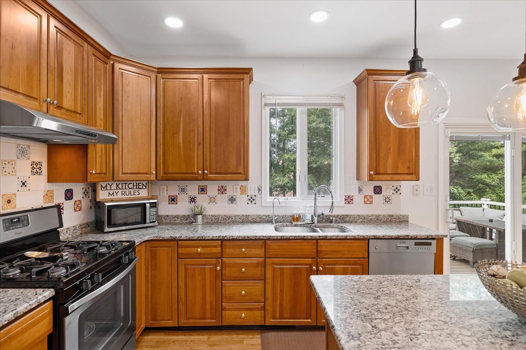 25 Hawthorne Road Shrewsbury, MA 01545 - Photo 9 of 41 Gallery Image 9