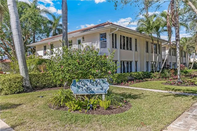 $10,000 | 282 4th Street South, Unit 204, Naples, FL 34102