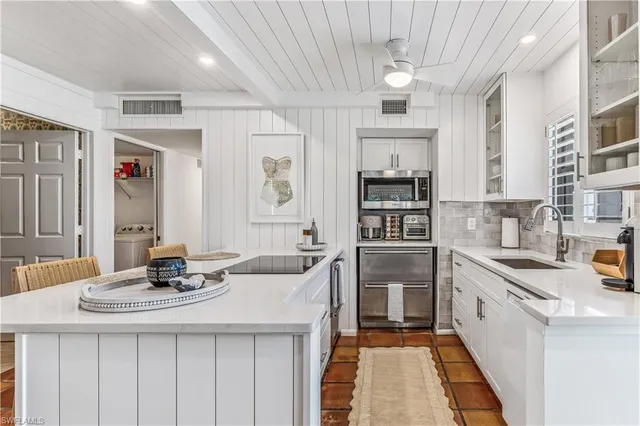 $10,000 | 282 4th Street South, Unit 204, Naples, FL 34102