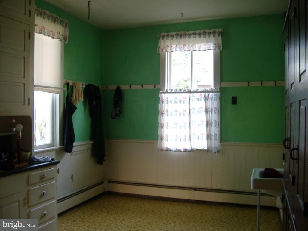 2231 Meadow View Road Manheim, PA 17545 - Photo 8 of 22