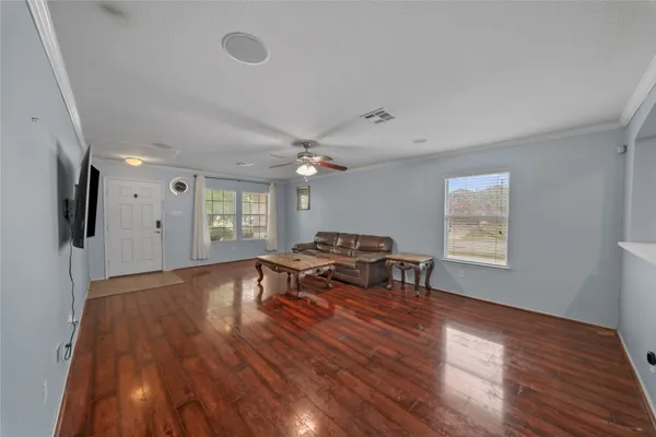 $2,300 | 111 Lynn Crest Bend, Buda, TX 78610