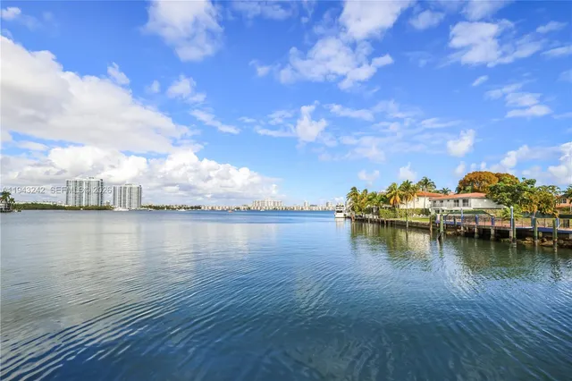 a view of empty room with wooden floor and ceiling fan